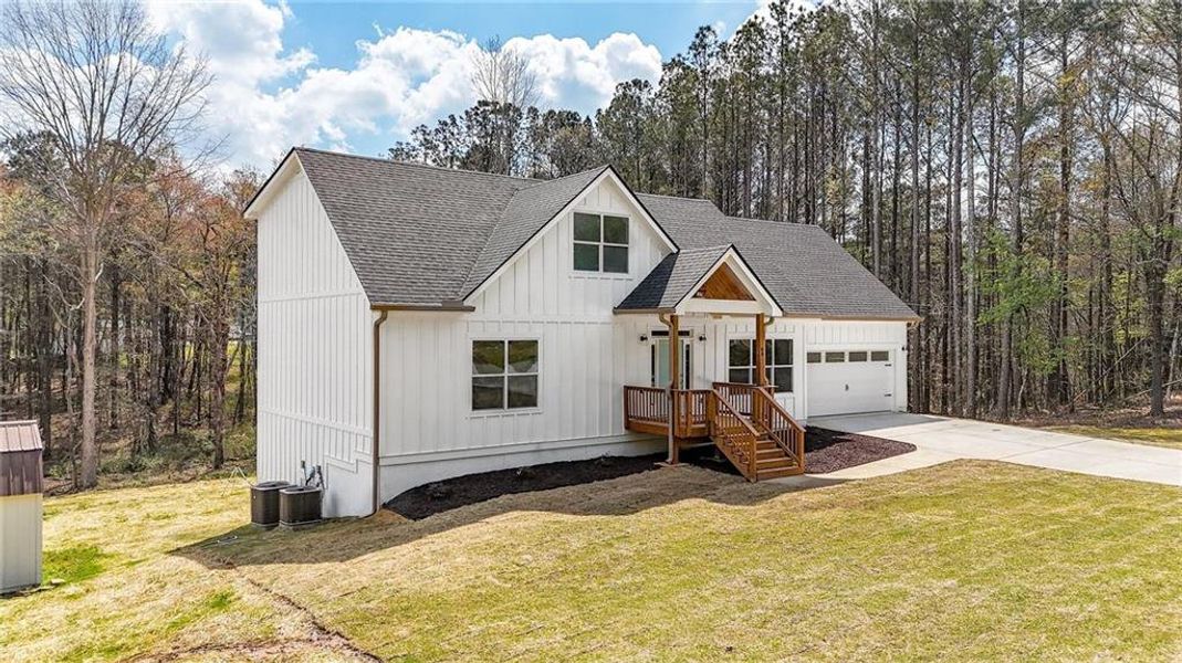Exterior details and patio area of a home in , Rockmart (Image 27).