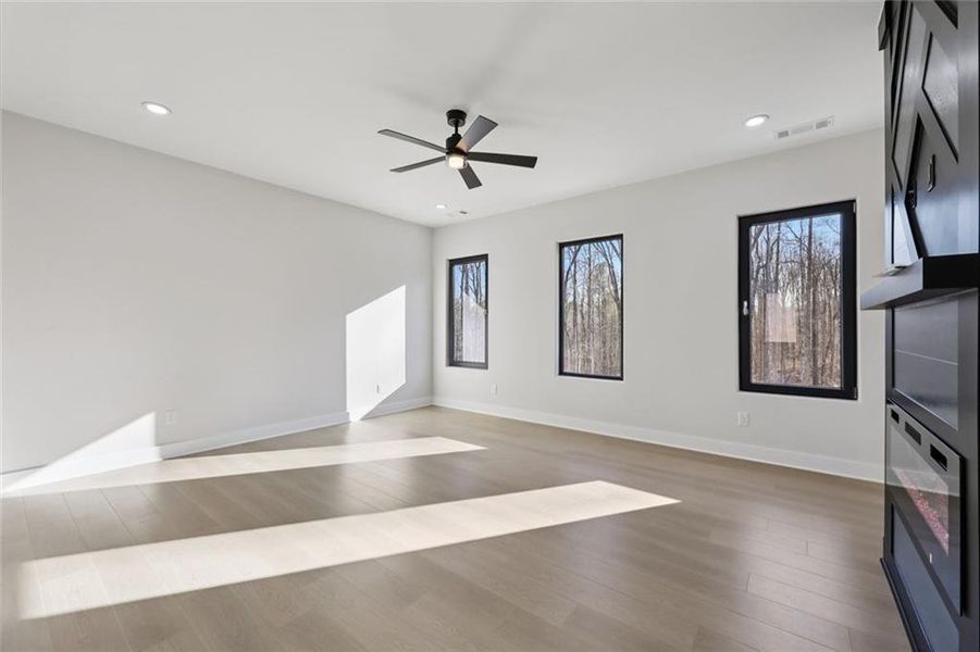 Spacious, unfurnished interior of a new home in , Auburn (Image 25).