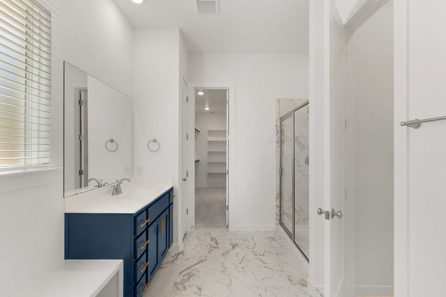 Spacious, unfurnished interior of a new home in Highland Village, Georgetown (Image 7).