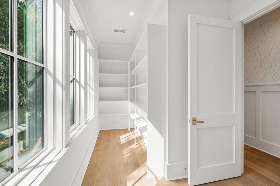 Spacious, unfurnished interior of a new home in , Kiawah Island (Image 30).