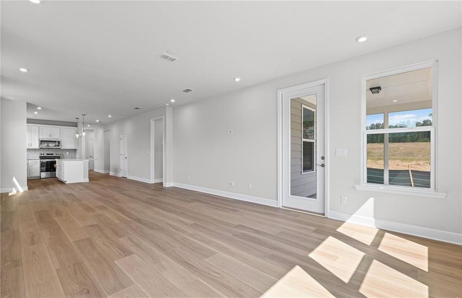 Spacious, unfurnished interior of a new home in Del Webb at Lake Oconee, Greensboro (Image 16).