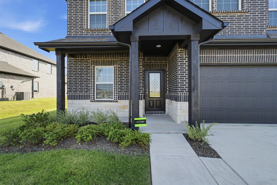 Exterior details and patio area of a home in Saddlebrook Estates, Waxahachie (Image 3).