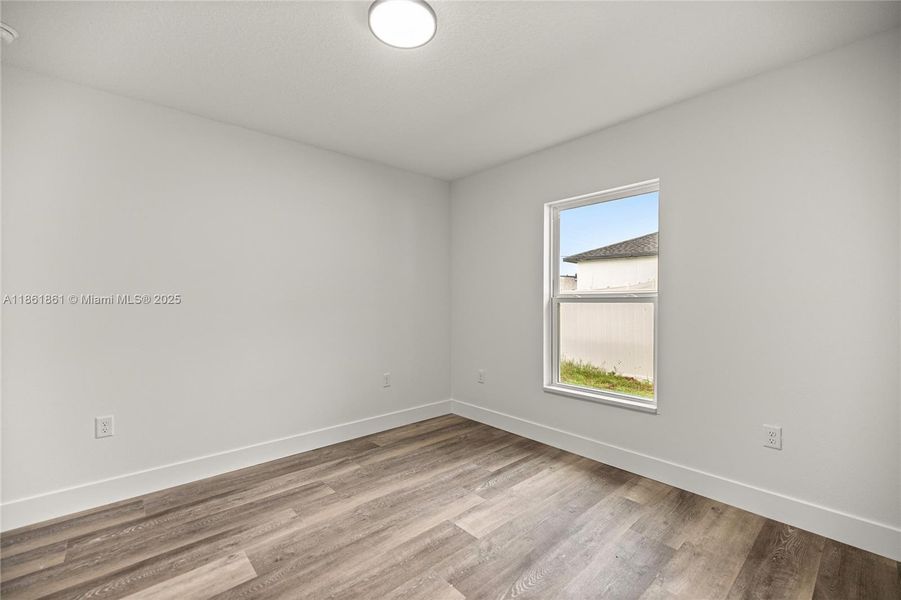 Spacious, unfurnished interior of a new home in , Ocala (Image 14).