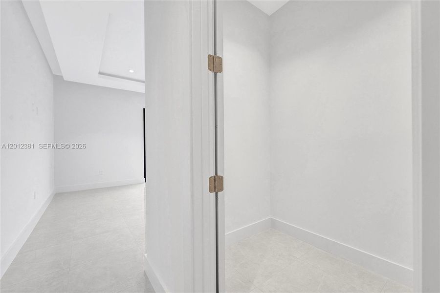 Spacious, unfurnished interior of a new home in , Miami (Image 25).