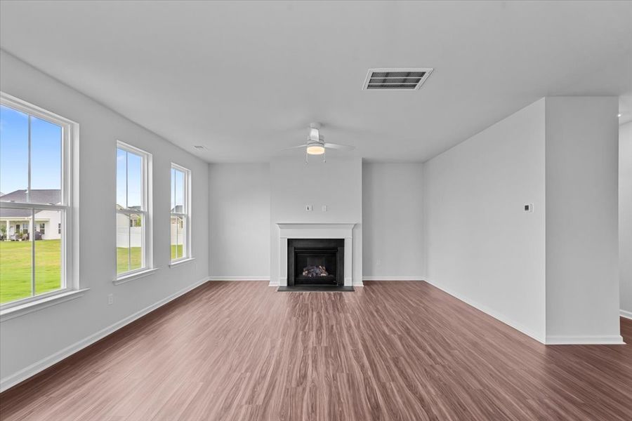 Spacious, unfurnished interior of a new home in Fieldstone, Lexington (Image 21).