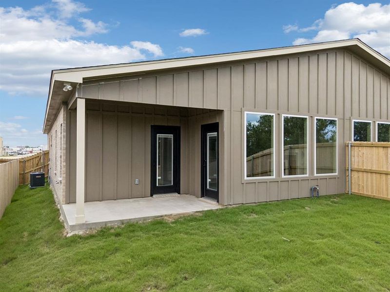 Exterior details and patio area of a home in , Killeen (Image 4).