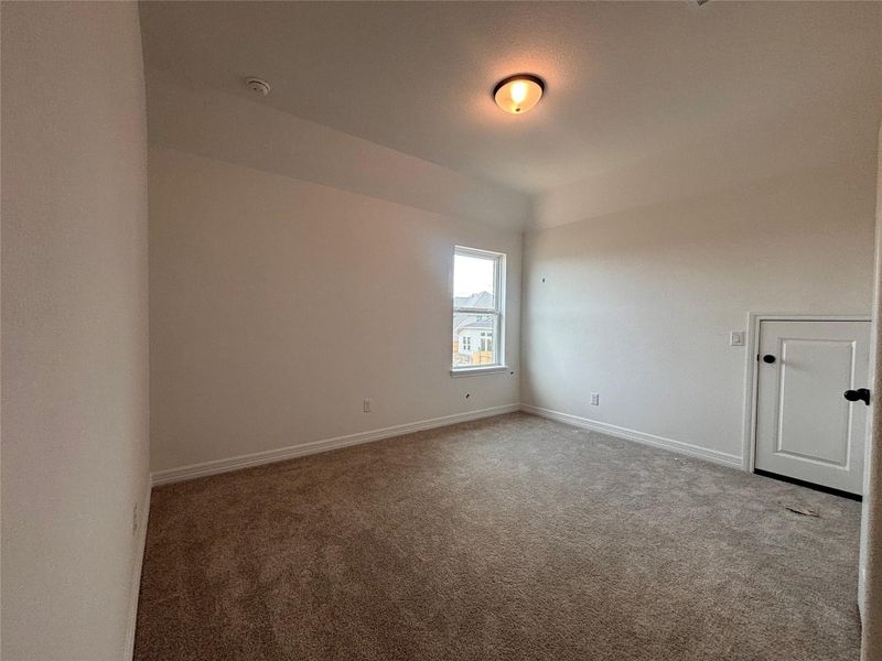 Spacious, unfurnished interior of a new home in Ashland, Angleton (Image 13).