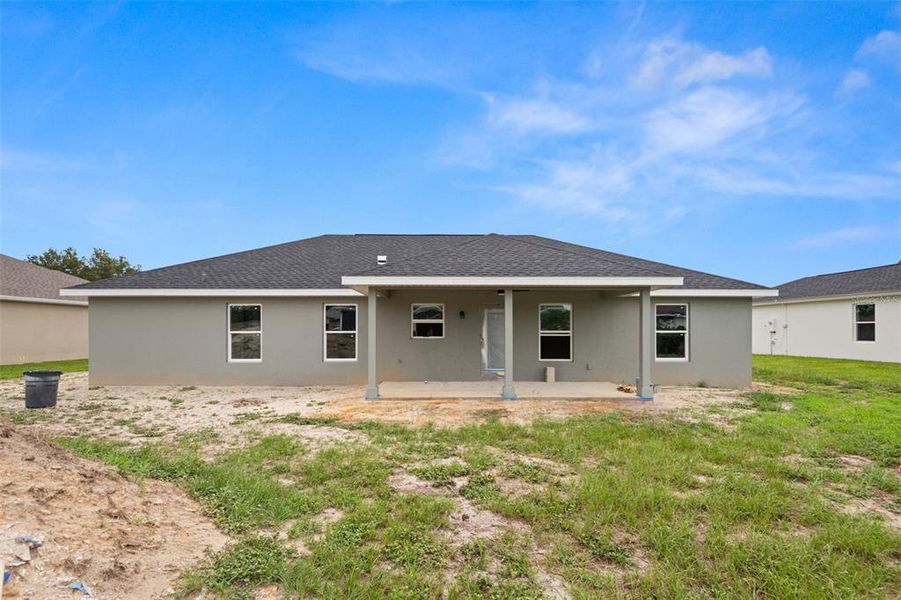 Exterior details and patio area of a home in , Dade City (Image 3).