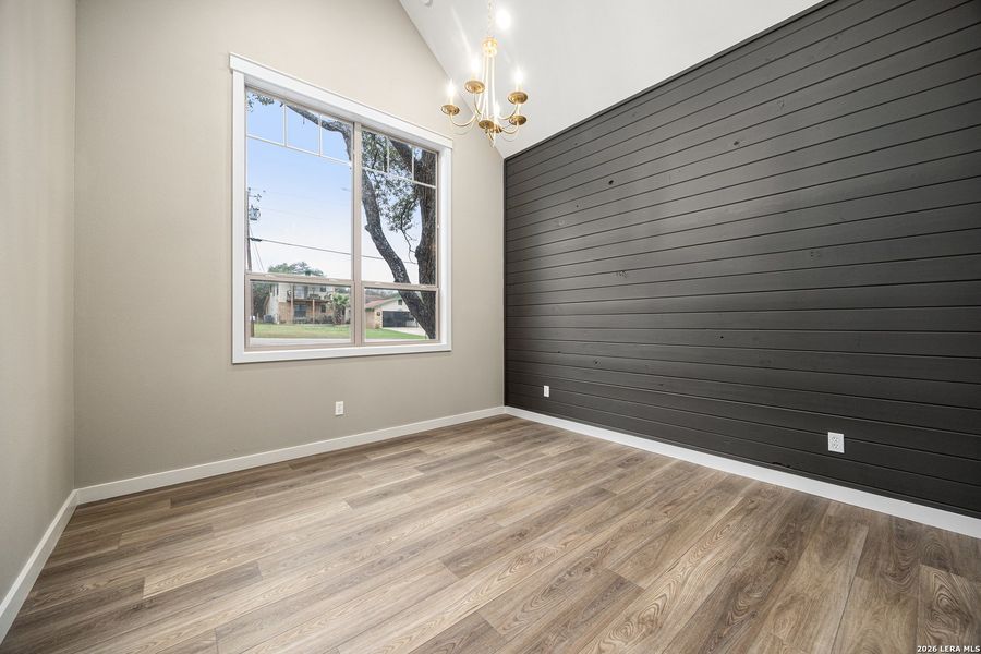 Spacious, unfurnished interior of a new home in , Canyon Lake (Image 41).