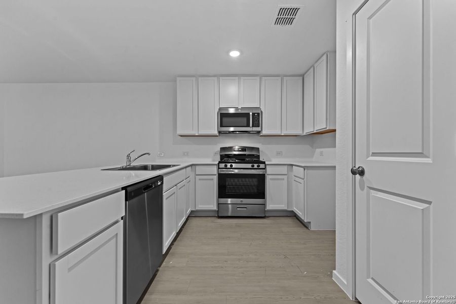 Furnished interior view inside a new home in Torian Village: Belmar Collection, San Antonio (Image 4). Furnished interior view inside a new home in Torian Village: Belmar Collection, San Antonio (Image 4).