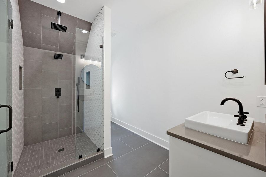 Furnished interior view inside a new home in , Seabrook (Image 16).