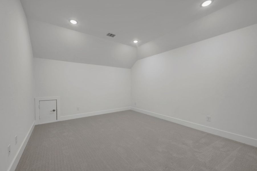 Spacious, unfurnished interior of a new home in Bridgewater, Midlothian (Image 24).
