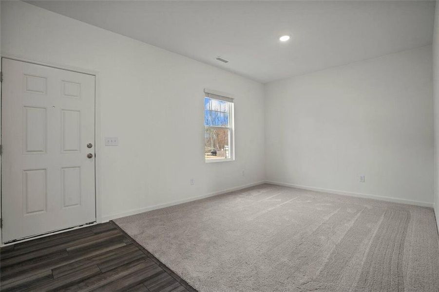 Spacious, unfurnished interior of a new home in Mt. Tabor Ridge, Dallas (Image 12).