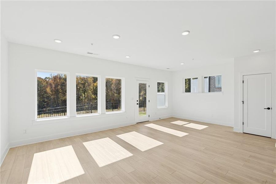 Spacious, unfurnished interior of a new home in Grandview Terrace, Canton (Image 10).