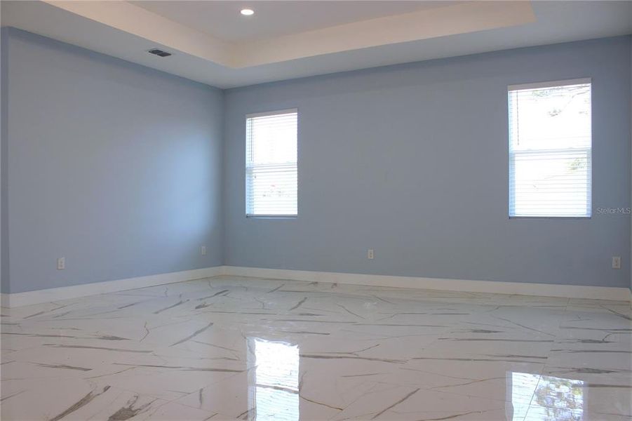 Spacious, unfurnished interior of a new home in , Tampa (Image 20).