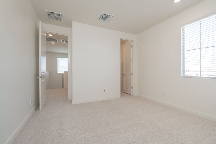 Spacious, unfurnished interior of a new home in Terraza, San Tan Valley (Image 30).