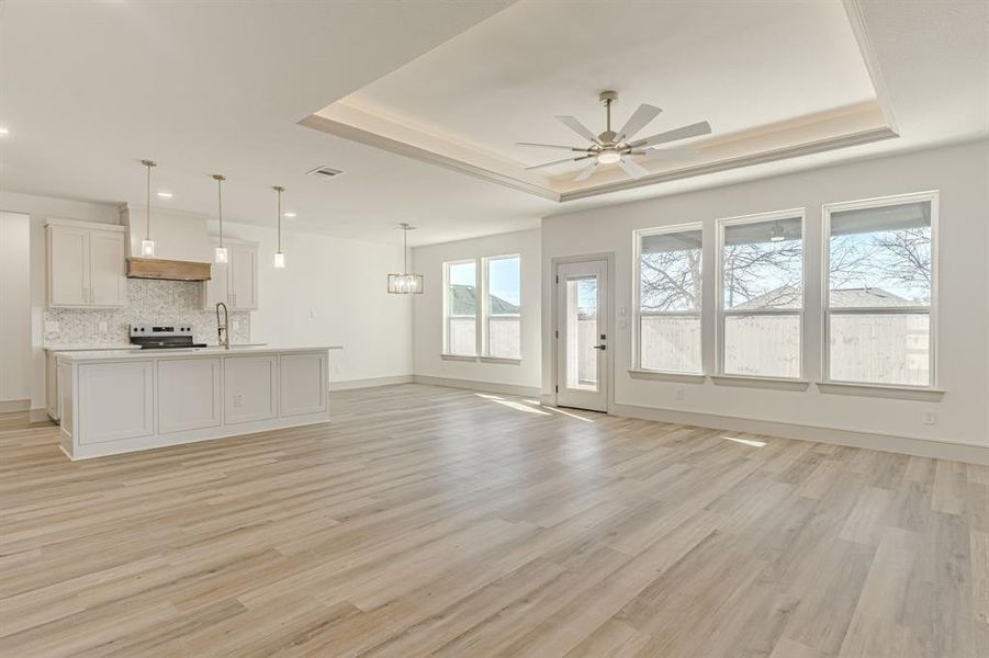 Spacious, unfurnished interior of a new home in , Granbury (Image 16).