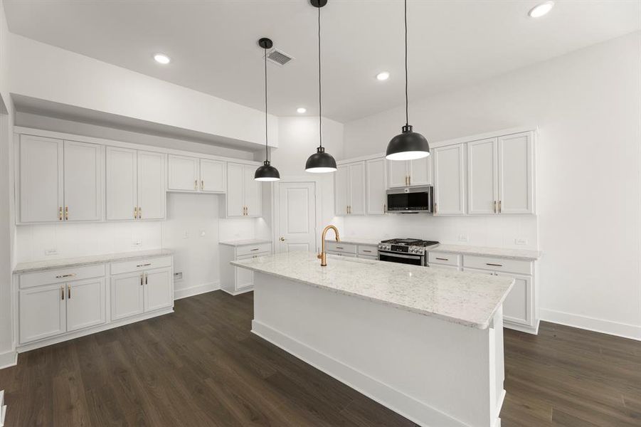 10. 3825 Selborne - Kitchen (2)