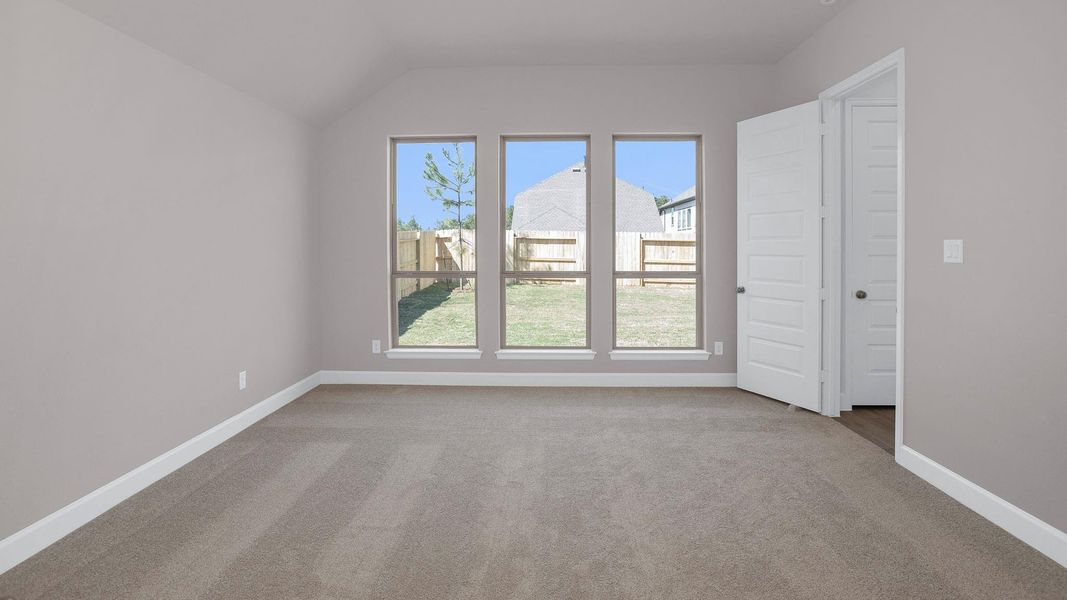 Spacious, unfurnished interior of a new home in Evergreen, Conroe (Image 15).