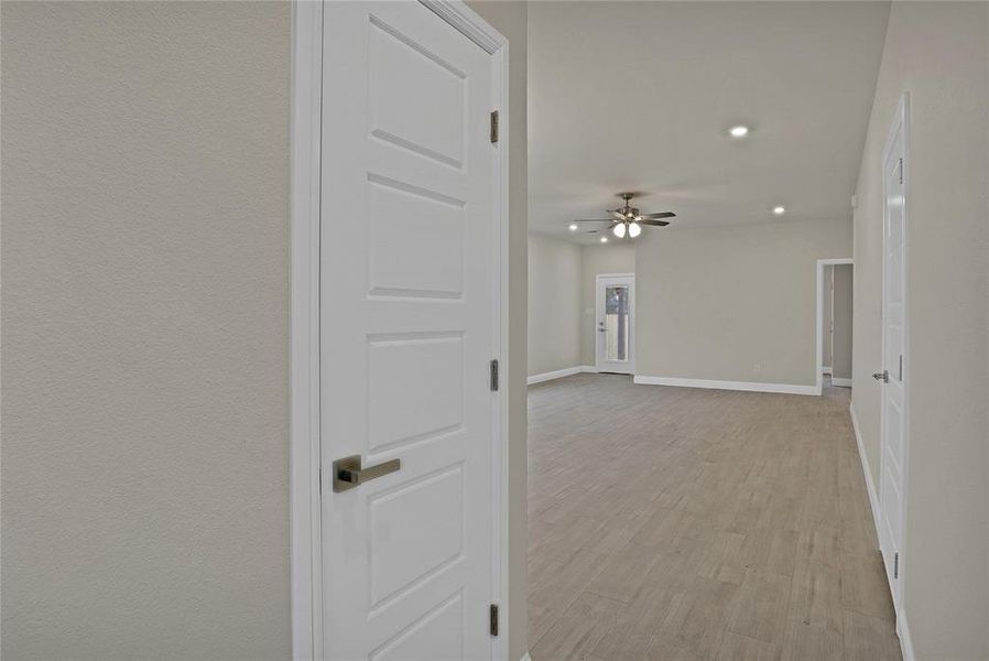 Spacious, unfurnished interior of a new home in , Granbury (Image 11).