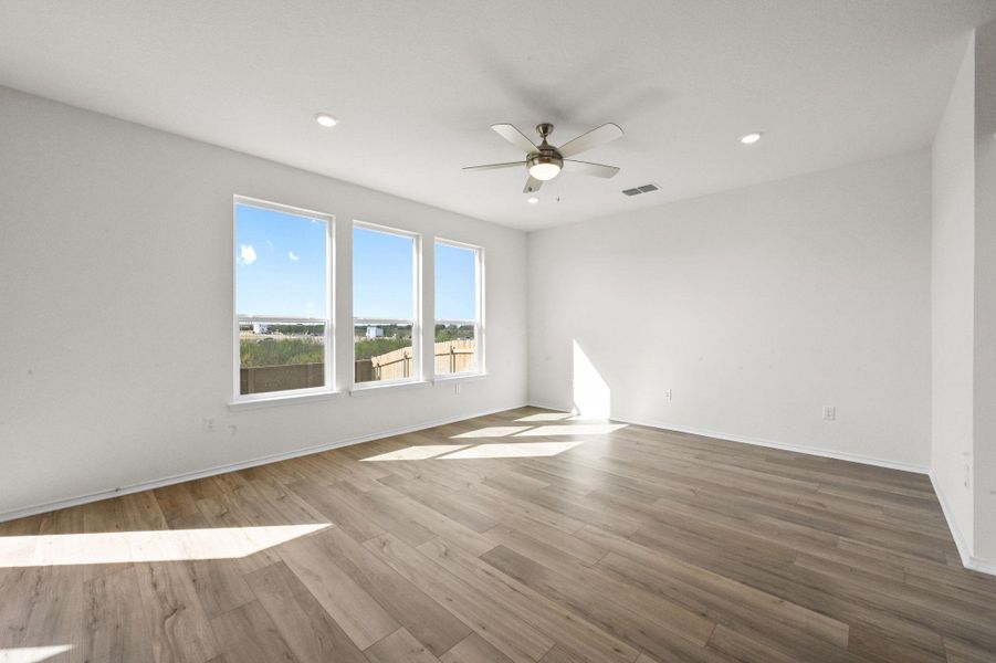 Spacious, unfurnished interior of a new home in Stoney Chase, Del Valle (Image 32).