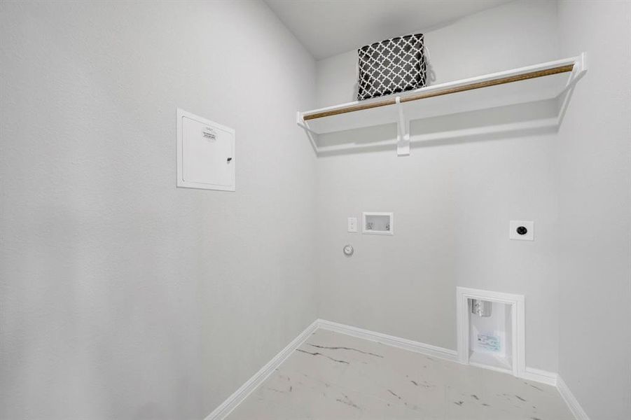 Spacious, unfurnished interior of a new home in Sanderos, Fort Worth (Image 29).
