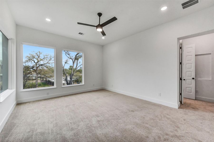 Spacious, unfurnished interior of a new home in , Houston (Image 23).