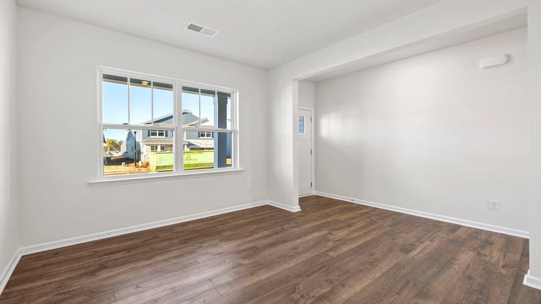 Spacious, unfurnished interior of a new home in Sage Grove, Lyman (Image 14).