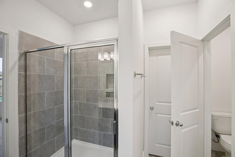21607 Berry Crest Ln Primary Shower