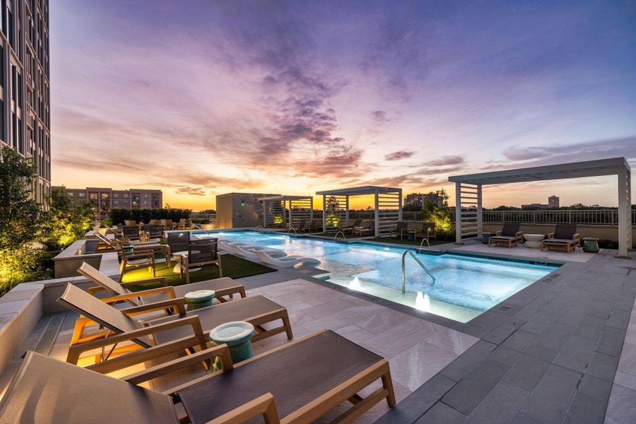 Condo located in Houston, TX showcasing its design and architecture (Image 5).