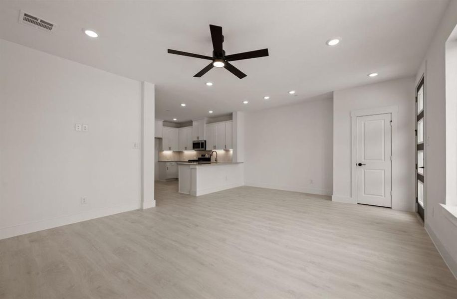 Spacious, unfurnished interior of a new home in Chelsea Commons, Allen (Image 11). Spacious, unfurnished interior of a new home in Chelsea Commons, Allen (Image 11).
