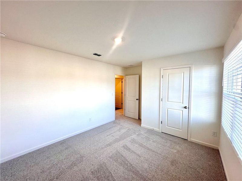 Spacious, unfurnished interior of a new home in Mt. Tabor Ridge, Dallas (Image 14).