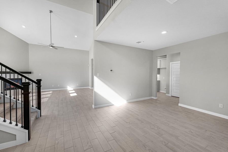 Spacious, unfurnished interior of a new home in Sunterra Lakes, Fulshear (Image 20).