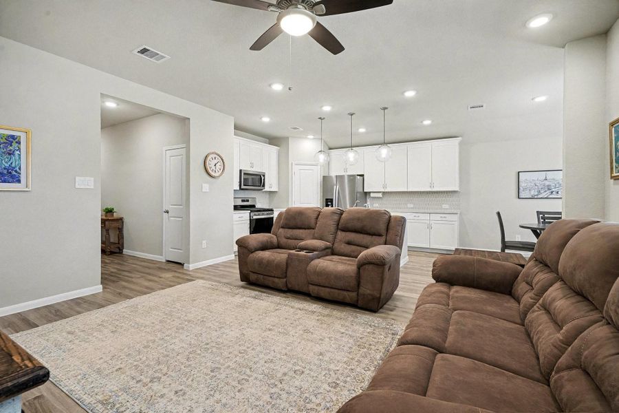 Furnished interior view inside a new home in Southwinds, Baytown (Image 20). Furnished interior view inside a new home in Southwinds, Baytown (Image 20).
