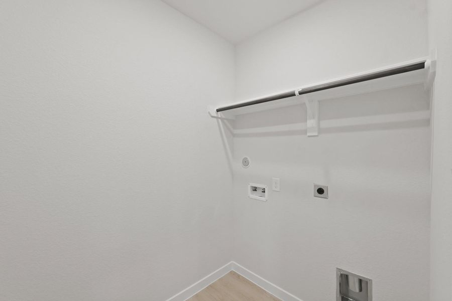 Spacious, unfurnished interior of a new home in River Ranch Trails, Dayton (Image 27).