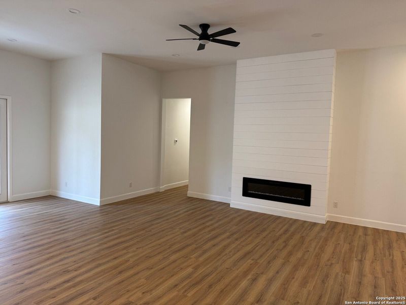 Spacious, unfurnished interior of a new home in , Selma (Image 6).