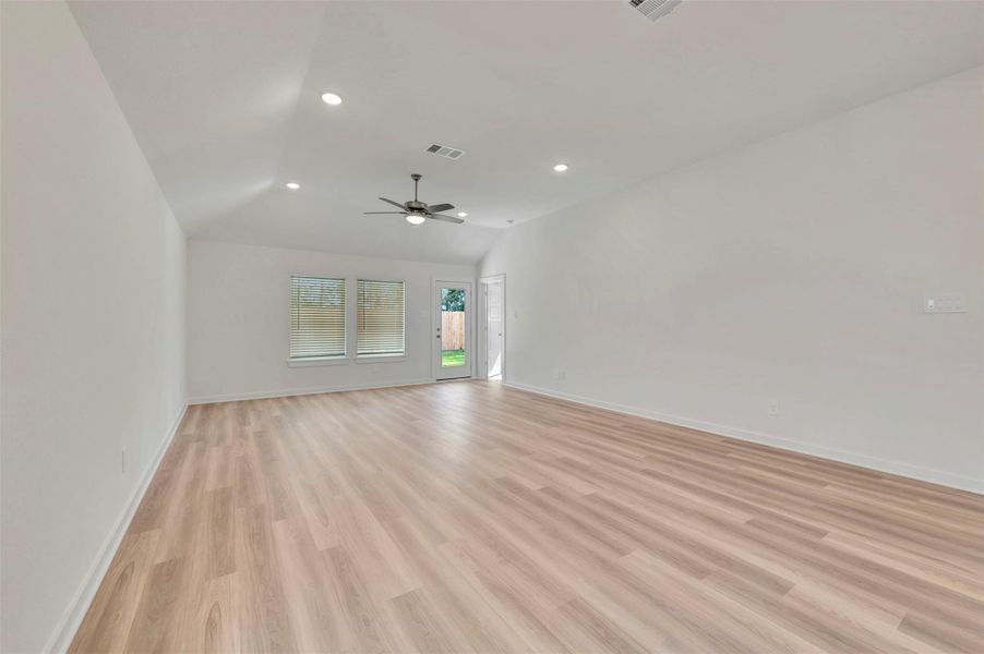 Spacious, unfurnished interior of a new home in Moran Ranch, Willis (Image 14).