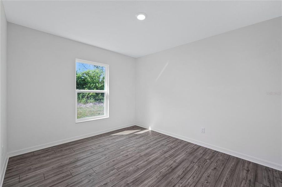 Spacious, unfurnished interior of a new home in , Port Charlotte (Image 9).