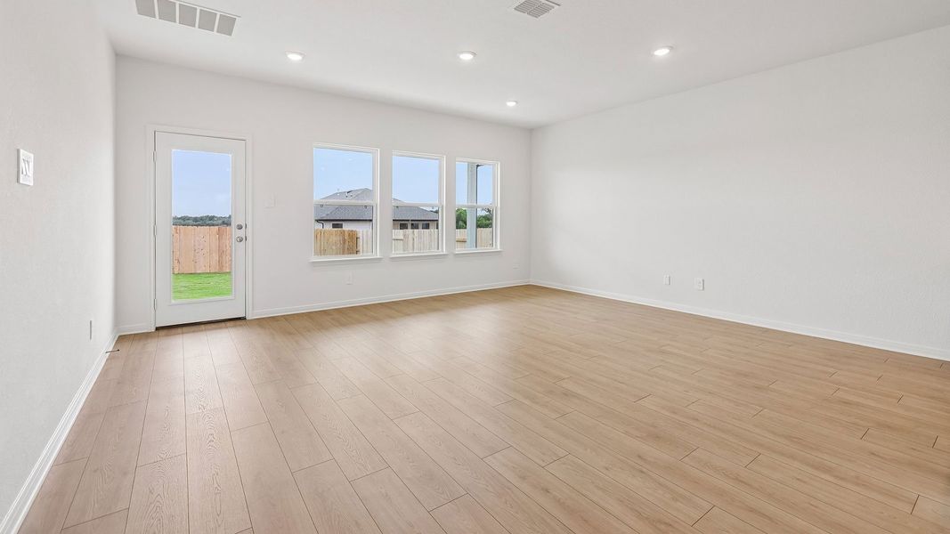 Spacious, unfurnished interior of a new home in Briarwood, Elgin (Image 16).