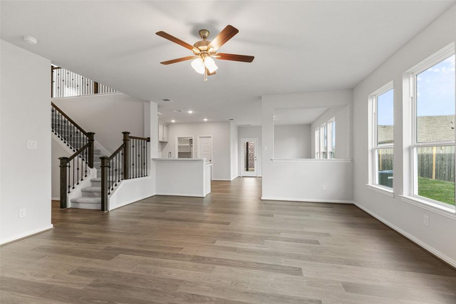 Spacious, unfurnished interior of a new home in Park at Eldridge, Sugar Land (Image 17). Spacious, unfurnished interior of a new home in Park at Eldridge, Sugar Land (Image 17).