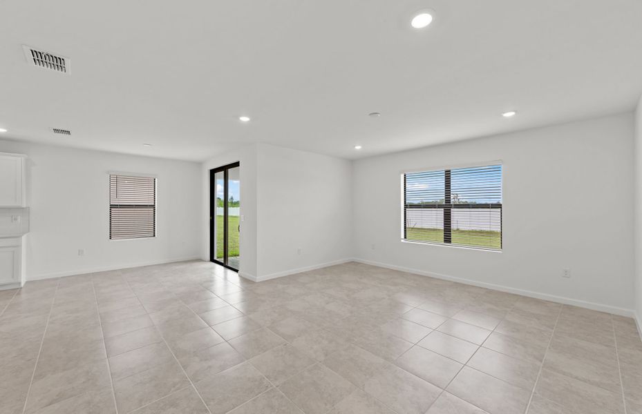 Spacious, unfurnished interior of a new home in Caloosa Cove, Labelle (Image 21).