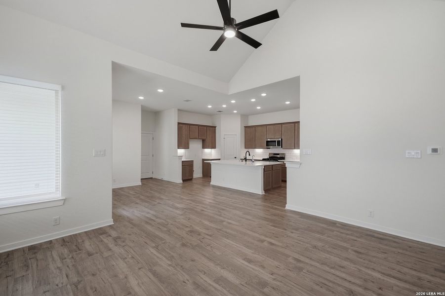 Spacious, unfurnished interior of a new home in The Crossvine, Schertz (Image 32).