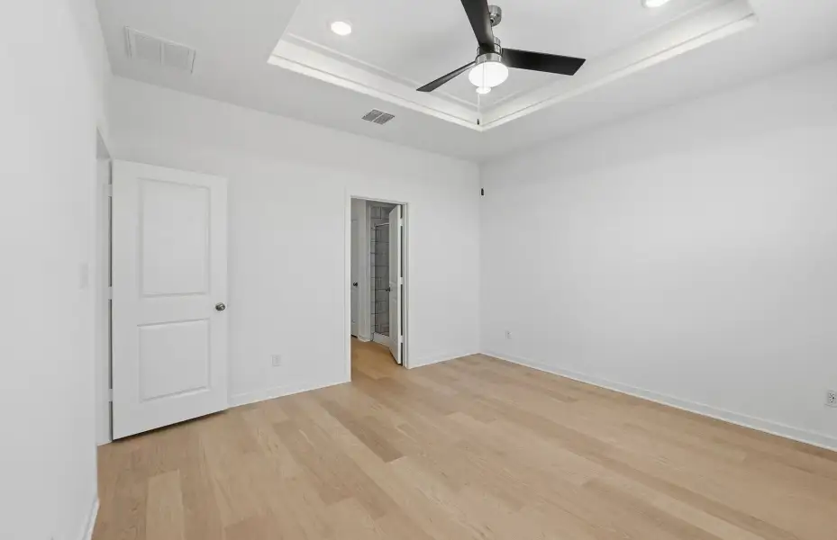 Spacious, unfurnished interior of a new home in Larson Crossing, Elgin (Image 29).
