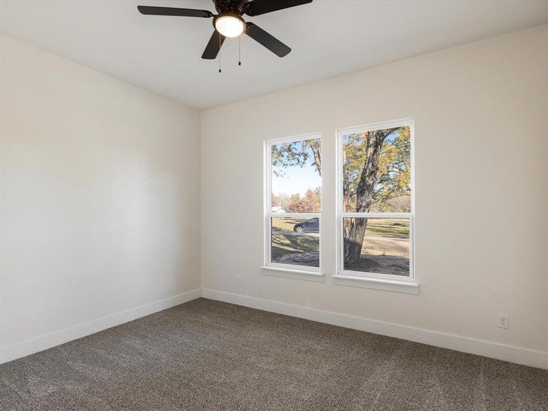 Unfurnished room with carpet and a ceiling fan