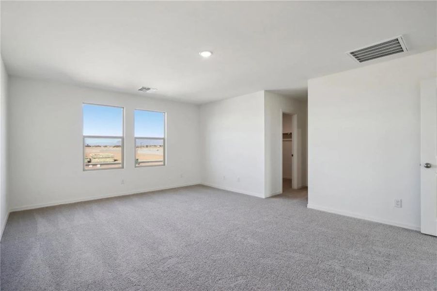 Spacious, unfurnished interior of a new home in Mt. Tabor Ridge, Dallas (Image 14).