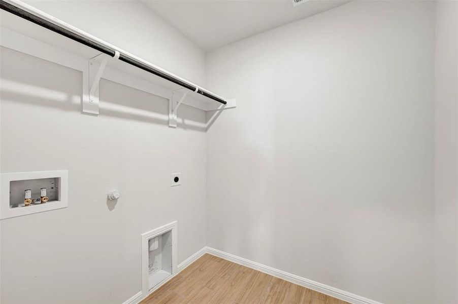 Spacious, unfurnished interior of a new home in Elevon, Lavon (Image 33).