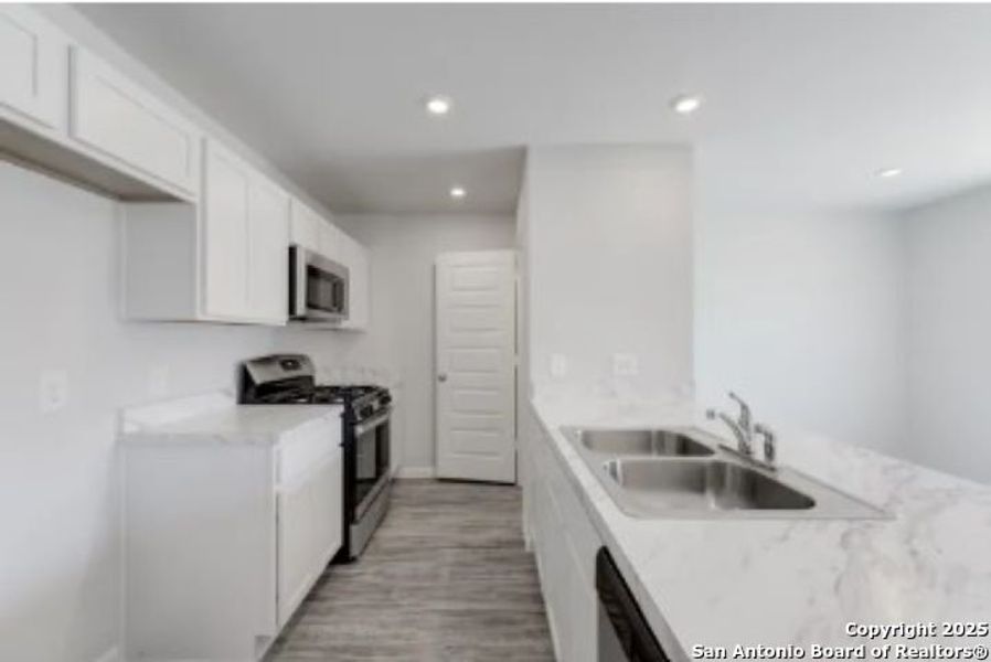 Furnished interior view inside a new home in Las Colinas, Kenedy (Image 7).