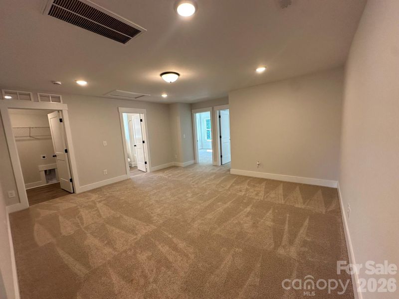 Spacious, unfurnished interior of a new home in Blythe Mill Townhomes, Waxhaw (Image 8).