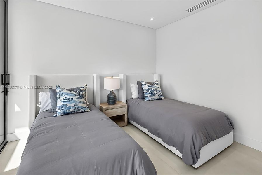 Furnished interior view inside a new home in , Fort Lauderdale (Image 38).