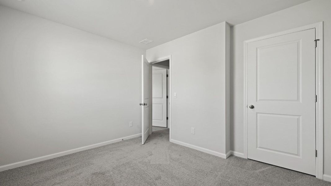 Spacious, unfurnished interior of a new home in Settlement at Salamander, North Charleston (Image 18).